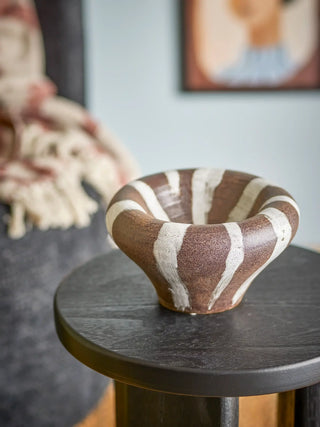 Schaal aardewerk bruin Ladris 23cm van Bloomingville, toegepast in een sfeervolle interieursetting
