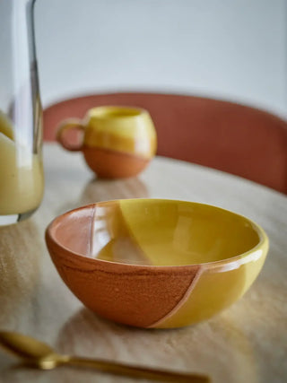Schaal aardewerk geel Paula 16cm van Bloomingville, toegepast in een sfeervolle interieursetting