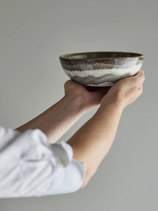 Schaal aardewerk grijs Paula 16cm van Bloomingville, toegepast in een sfeervolle interieursetting