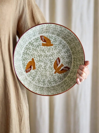 Schaal aardewerk groen Hezha 28cm van Bloomingville, toegepast in een sfeervolle interieursetting