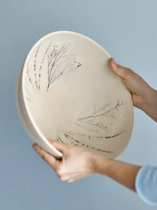 Schaal aardewerk nature Bea 30cm van Bloomingville, toegepast in een sfeervolle interieursetting