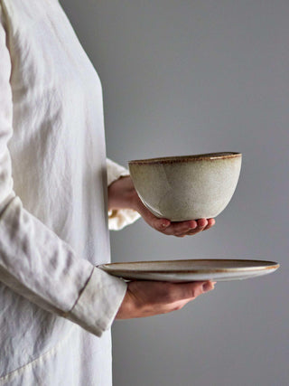 Schaal aardewerk nature Sandrine 15cm van Bloomingville, toegepast in een sfeervolle interieursetting