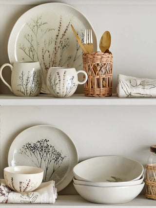Schaal aardewerk naturel Bea 11cm van Bloomingville, in een gestileerde productopstelling