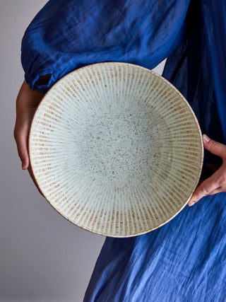 Schaal aardewerk naturel Fleur 27cm van Bloomingville, toegepast in een sfeervolle interieursetting