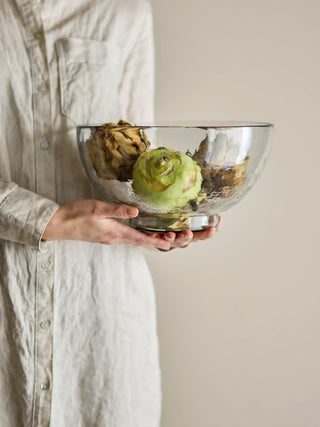 Schaal gerecycled glas transparant Taro 28cm van Bloomingville, toegepast in een sfeervolle interieursetting
