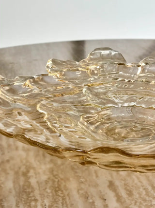 Schaal glas beige asimi 38cm van Bloomingville, in een gestileerde productopstelling