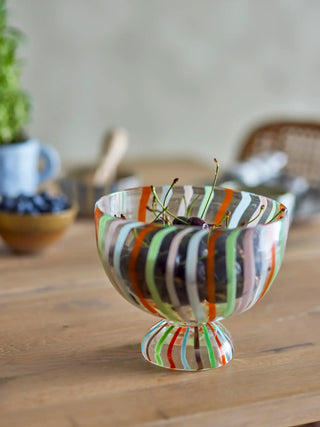 Schaal glas groen Savya van Bloomingville, toegepast in een sfeervolle interieursetting