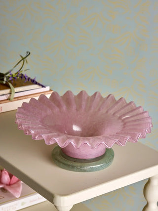 Schaal glas roze Garnet 29cm van Bloomingville, toegepast in een sfeervolle interieursetting