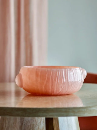Schaal glas roze Lalie 20cm van Bloomingville, toegepast in een sfeervolle interieursetting