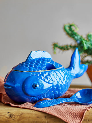 Schaal met deksel en lepel blauw Hiro van Bloomingville, in een gestileerde detailopstelling