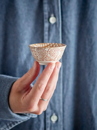 Schaaltje aardewerk oranje Maple 6cm van Bloomingville, toegepast in een sfeervolle interieursetting