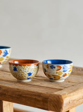 Schaaltjes aardewerk Anniversary - set van 2 van Bloomingville, toegepast in een sfeervolle interieursetting