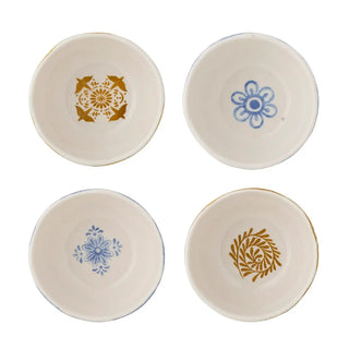 Schaaltjes aardewerk blauw Milton - set van 4 van Bloomingville, schuin bekeken met vorm en afwerking zichtbaar