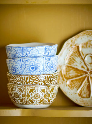 Schaaltjes aardewerk blauw Milton - set van 4 van Bloomingville, in een gestileerde detailopstelling