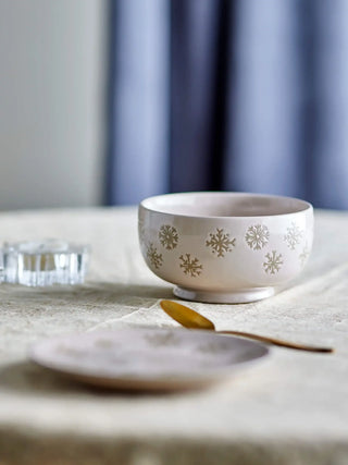 Schalen aardewerk beige snowie 13cm - 4 stuks van Bloomingville, toegepast in een sfeervolle interieursetting