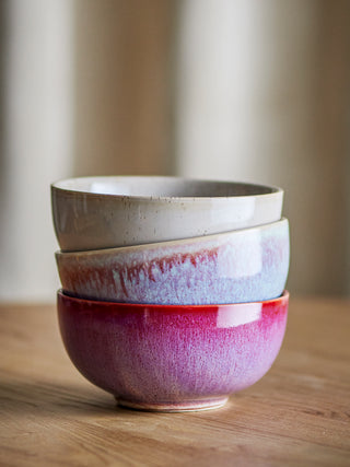 Schalen aardewerk roze Addison 16cm - set van 3 van Bloomingville, toegepast in een sfeervolle interieursetting
