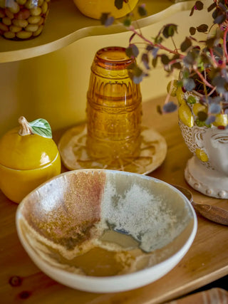 Schalenset aardewerk geel Lacey - set van 4 van Bloomingville, toegepast in een sfeervolle interieursetting