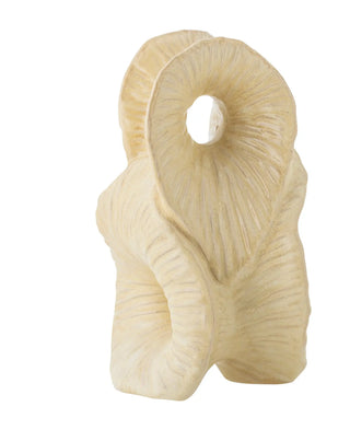 Sculptuur aardewerk nature Fabien 26cm van Bloomingville, schuin bekeken met vorm en afwerking zichtbaar