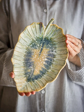 Serveerschaal aardewerk blauw Dorreen van Bloomingville, toegepast in een sfeervolle interieursetting