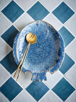 Serveerschaal aardewerk blauw Fae 35cm van Bloomingville, toegepast in een sfeervolle interieursetting