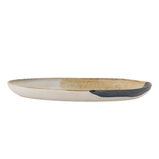 Serveerschaal aardewerk blauw Jules 33cm van Bloomingville, schuin bekeken met vorm en afwerking zichtbaar