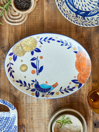 Serveerschaal aardewerk blauw Lynna 34cm van Bloomingville, toegepast in een sfeervolle interieursetting