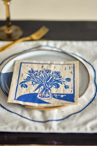 Servet gerecycled papier blauw Tulips - set van 20 van Bloomingville, toegepast in een sfeervolle interieursetting