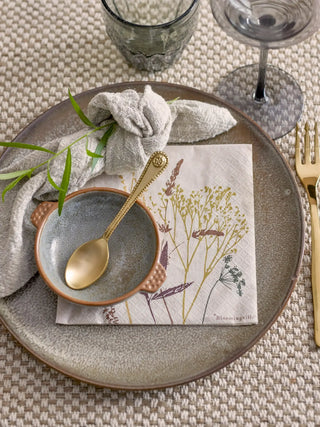 Servetten nature Sirri van Bloomingville, toegepast in een sfeervolle interieursetting