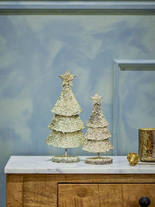 Set decoratiebomen metaal goud Radha - set van 2 van Bloomingville, toegepast in een sfeervolle interieursetting