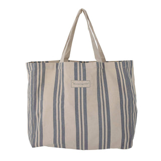 Shopper katoen blauw Trina van Bloomingville, van opzij met vorm en diepte zichtbaar