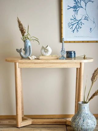Sidetable rubberwood beige/naturel Serrone van Bloomingville, toegepast in een sfeervolle interieursetting