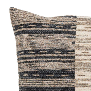 Sierkussen katoen beige Seaford 45x45cm van Bloomingville, toegepast in een sfeervolle interieursetting