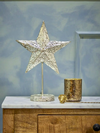 Ster decoratie metaal messing Nilos 34cm van Bloomingville, toegepast in een sfeervolle interieursetting