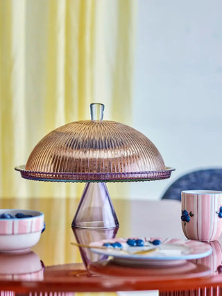Taartplateau glas paars Tayo 32cm van Bloomingville, toegepast in een sfeervolle interieursetting