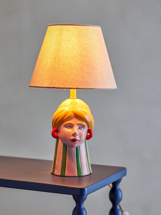Tafellamp aardewerk Miss Jody Ø24×41 cm van Bloomingville, van opzij met verhoudingen en constructie zichtbaar