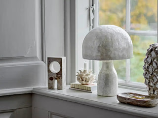 Tafellamp parelmoer beige Adria 43cm van Bloomingville, van dichtbij met materiaal en afwerking zichtbaar