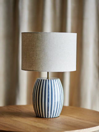 Tafellamp Tali beige grijs Ø30×47 cm van Bloomingville, in een gestileerde detailopstelling