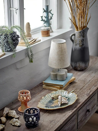Theelichthouder aardewerk blauw Patty 9cm van Bloomingville, in een gestileerde productopstelling