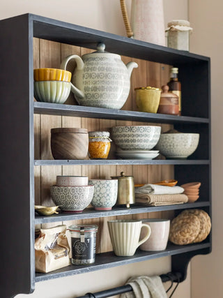 Theepot aardewerk grijs Karine 900ml van Bloomingville, in een gestileerde productopstelling