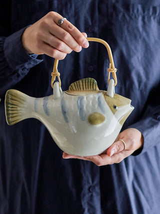 Theepot aardewerk grijs Wrenna 800ml van Bloomingville, toegepast in een sfeervolle interieursetting