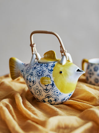 Theepot aardewerk met theezeef Wrenna van Bloomingville, toegepast in een sfeervolle interieursetting
