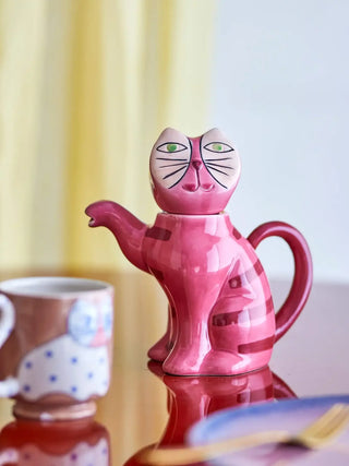 Theepot aardewerk Missy 20cm van Bloomingville, in een gestileerde detailopstelling