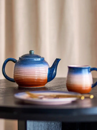 Theepot aardewerk multi Tatum - 0,9L van Bloomingville, toegepast in een sfeervolle interieursetting