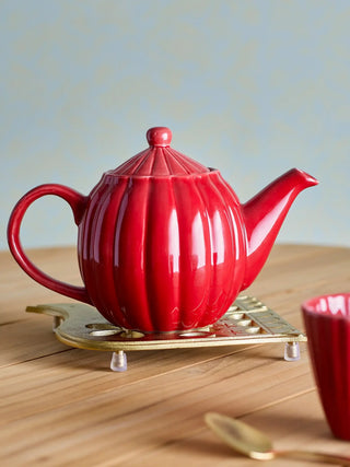 Theepot aardewerk rood Latina 1L van Bloomingville, toegepast in een sfeervolle interieursetting