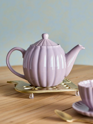 Theepot aardewerk roze Latina van Bloomingville, toegepast in een sfeervolle interieursetting
