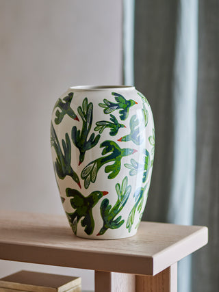 Vaas aardewerk Birdliva 33 cm van Bloomingville, toegepast in een sfeervolle interieursetting