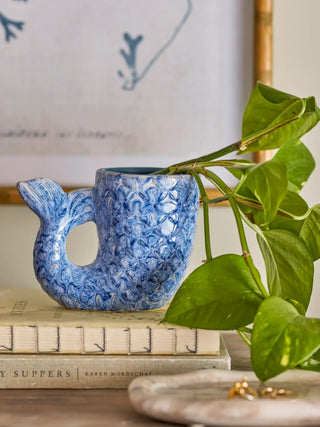 Vaas aardewerk blauw Ariella 15cm van Bloomingville, toegepast in een sfeervolle interieursetting