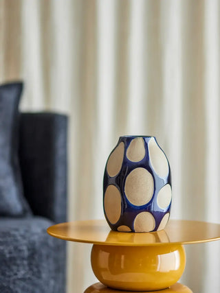 Vaas aardewerk blauw Bashir 20cm van Bloomingville, toegepast in een sfeervolle interieursetting