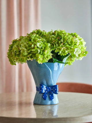 Vaas aardewerk blauw Belivia 28cm van Bloomingville, in een gestileerde detailopstelling