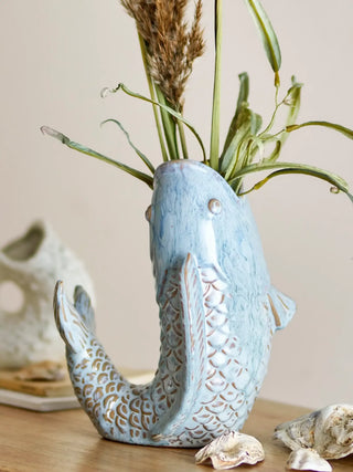 Vaas aardewerk blauw Hiro 21cm van Bloomingville, toegepast in een sfeervolle interieursetting